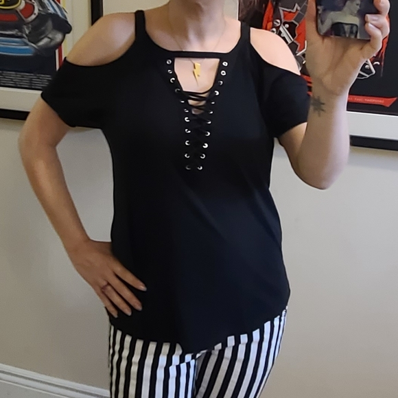 ⚡2/$25-NWOT- Black Cold-shoulder Lace-up Tee - Picture 6 of 12